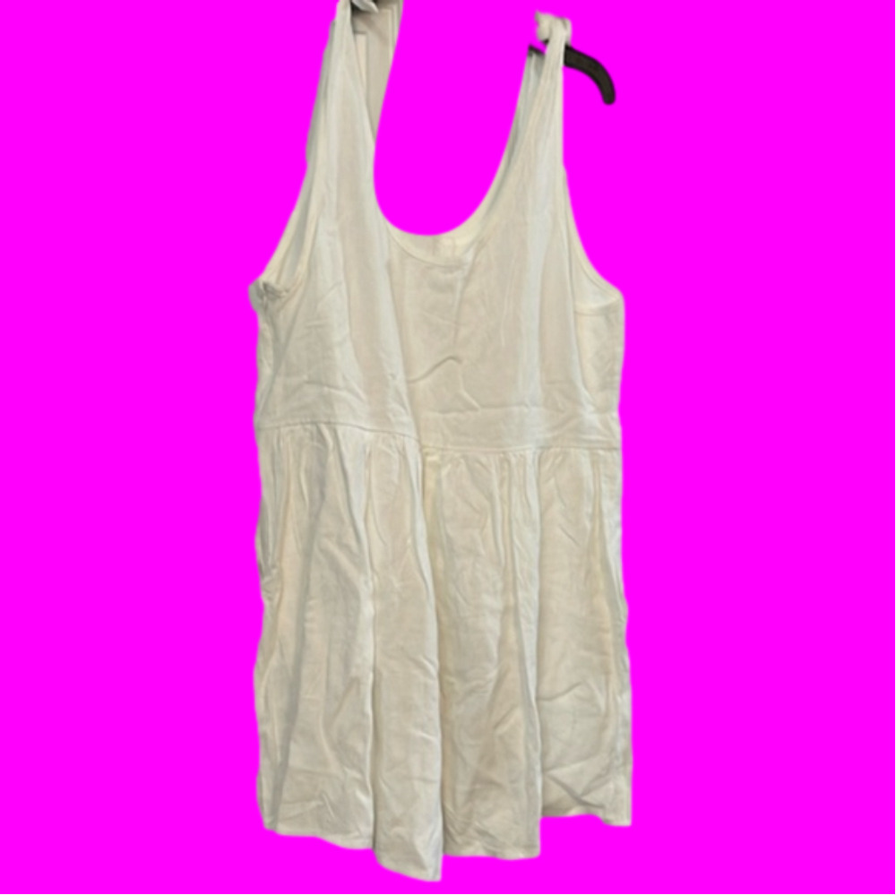 NWOT white tie shoulder shorts romper l